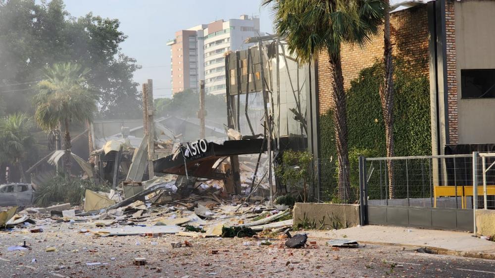 Vasto Restaurante explode e causa destruição na zona Leste de Teresina