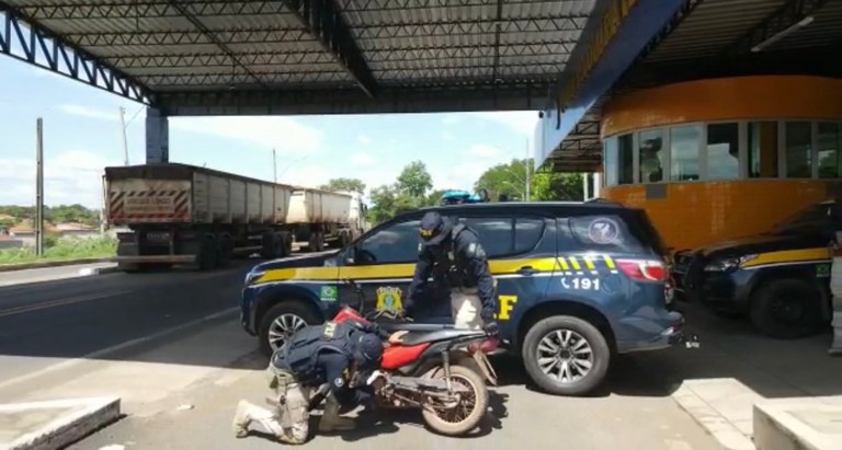 Em Floriano, PRF apreende motocicleta adulterada