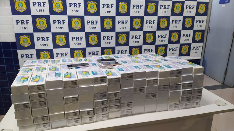 PRF apreende cerca 275 celulares sem nota fiscal em Floriano-PI