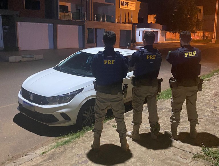 PRF recupera em Picos veículo furtado em São Paulo