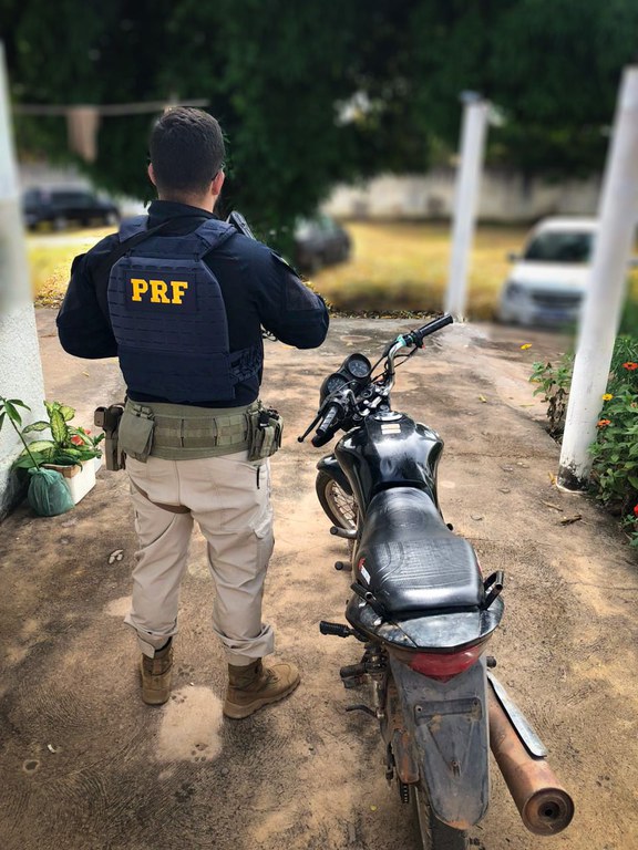PRF recupera em Colônia do Gurguéia (PI) veículo roubado em Floriano (PI)