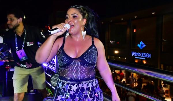 Dany Melody fez multidão delirar no 2º arrastão no carnaval de Floriano