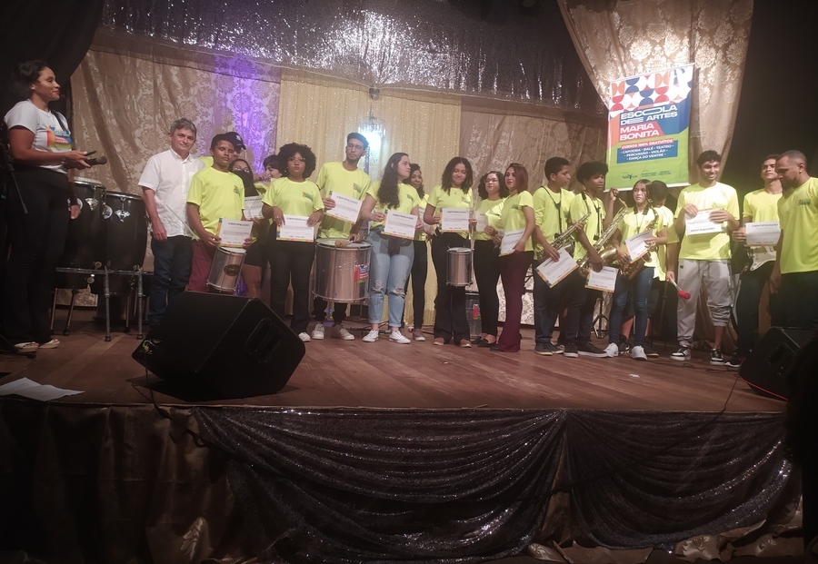 Grupo Cultura de Rua promove apresentações e entrega de certificados em Floriano