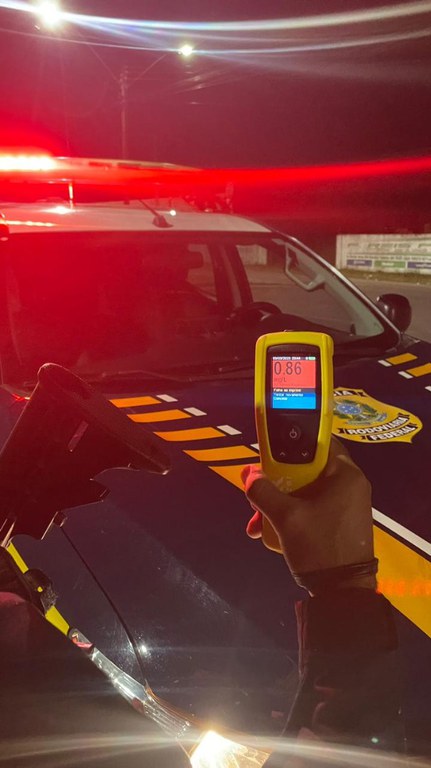 Em Floriano: PRF prende dois motociclistas inabilitados após serem flagrados conduzindo embriagados