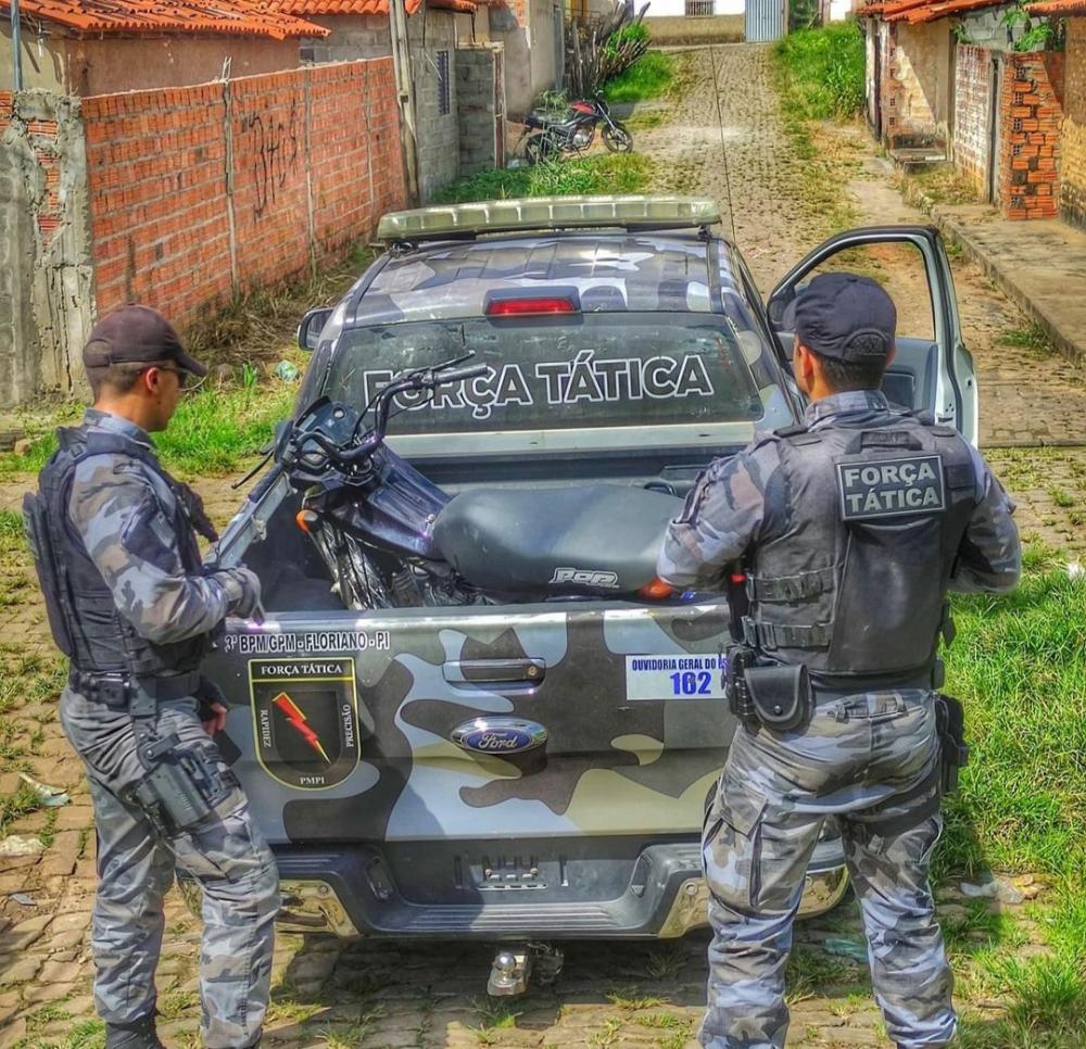 Força Tática recupera motocicleta roubada em Floriano-PI