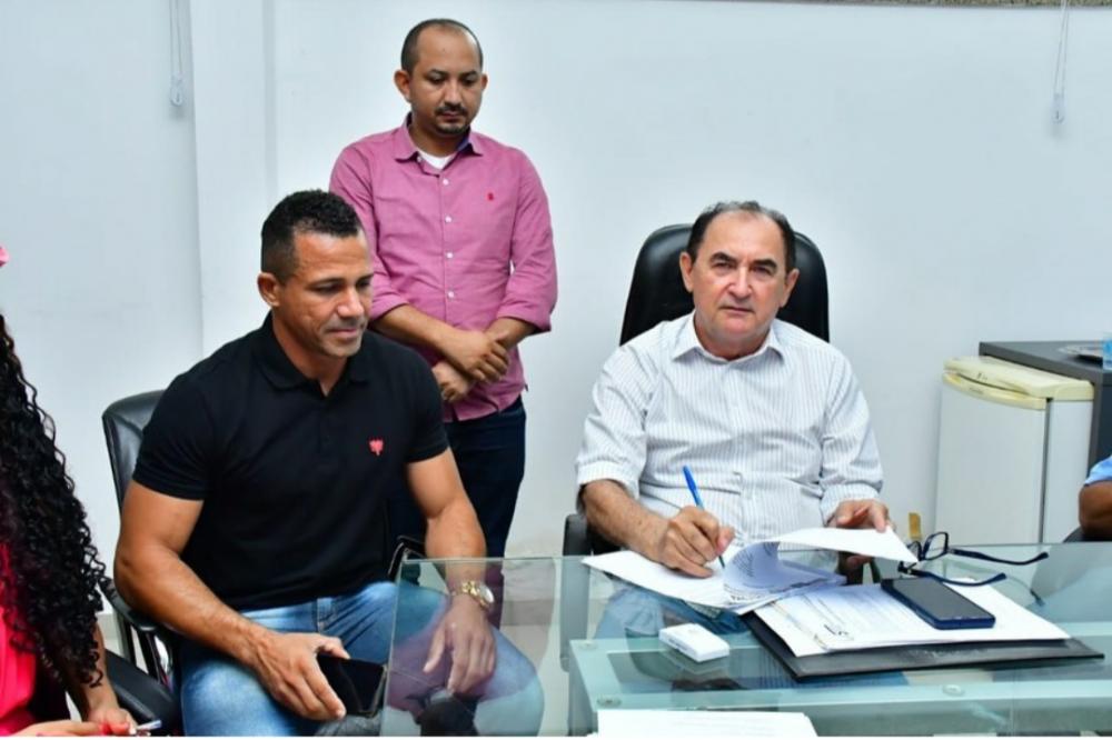 Faltando uma rodada para fim do campeonato, prefeitura assina repasse de 110mil para o Corisabbá
