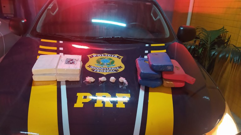 Em Floriano (PI), PRF apreende 9kg de cocaína que eram transportados em ônibus
