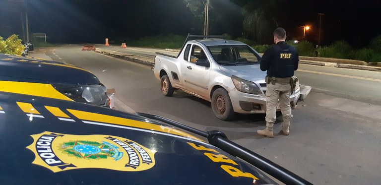 Veículo adulterado é apreendido pela PRF em Floriano-PI