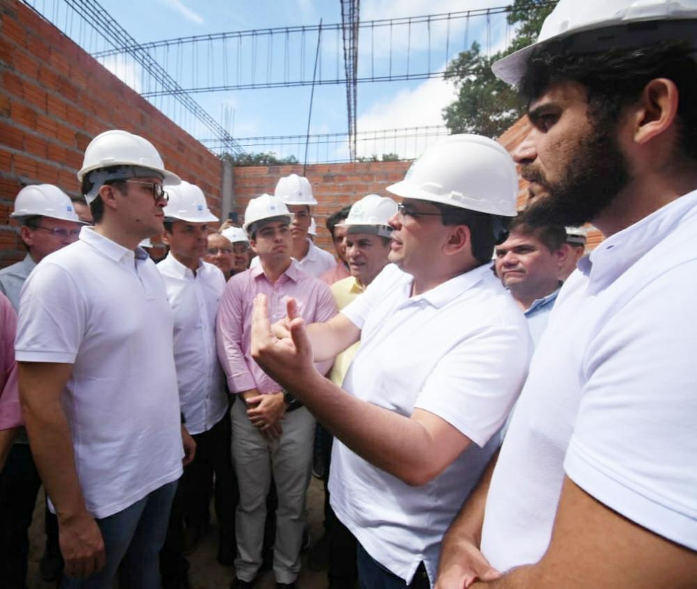 Governador visita obras do Hospital Tibério Nunes e anuncia maternidade em Floriano