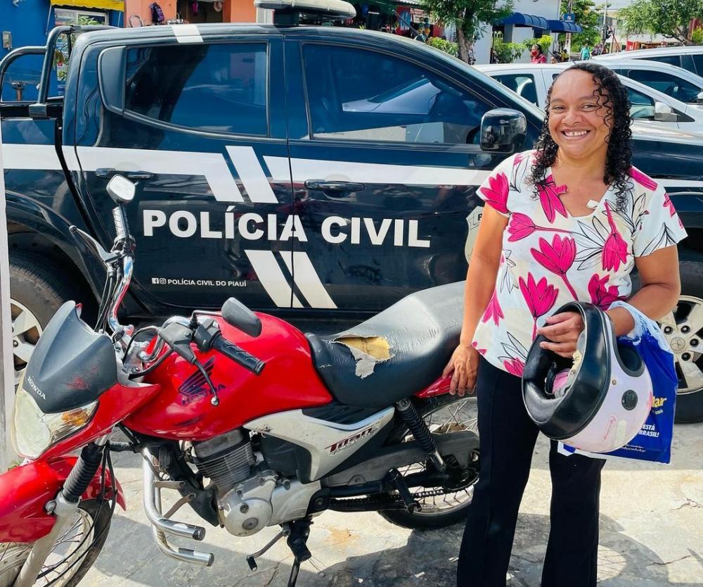 Floriano: PM recupera motocicleta e restitui para sua proprietária