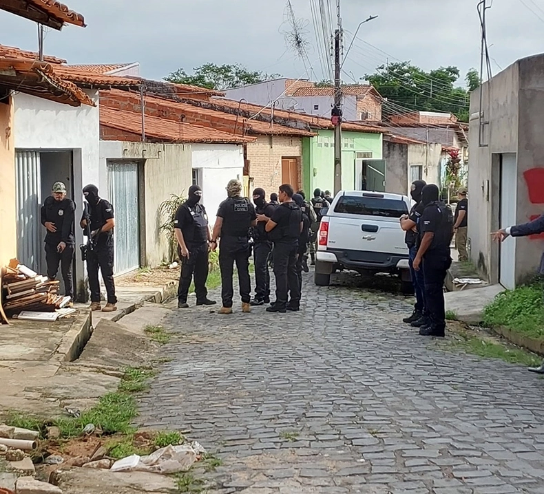 Draco deflagra operação e prende suspeitos de atear fogo em ônibus em Teresina