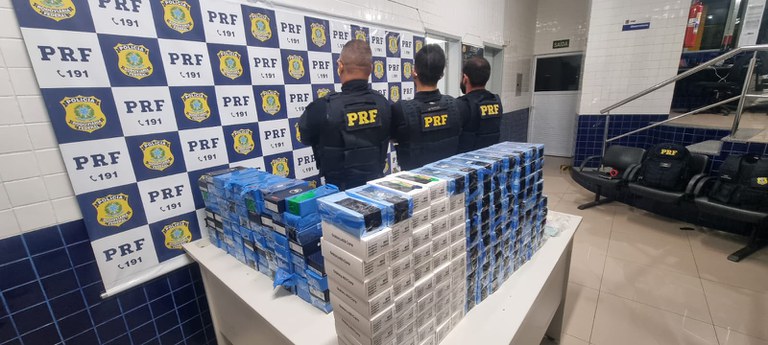 PRF apreende em Floriano mais de 200 aparelhos celulares sem nota fiscal