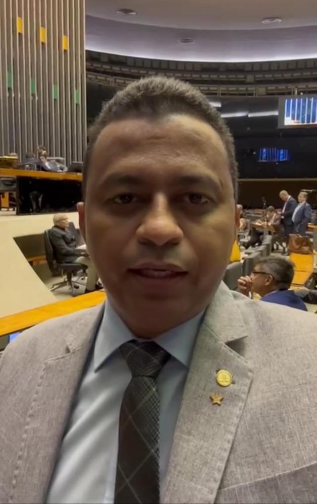 Dr Francisco comemora aprovação do piso da enfermagem