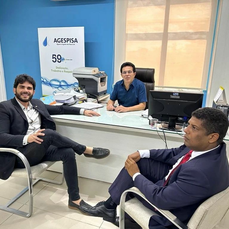 Dr Marcus Vinicius discute melhorias no abastecimento de água em Floriano
