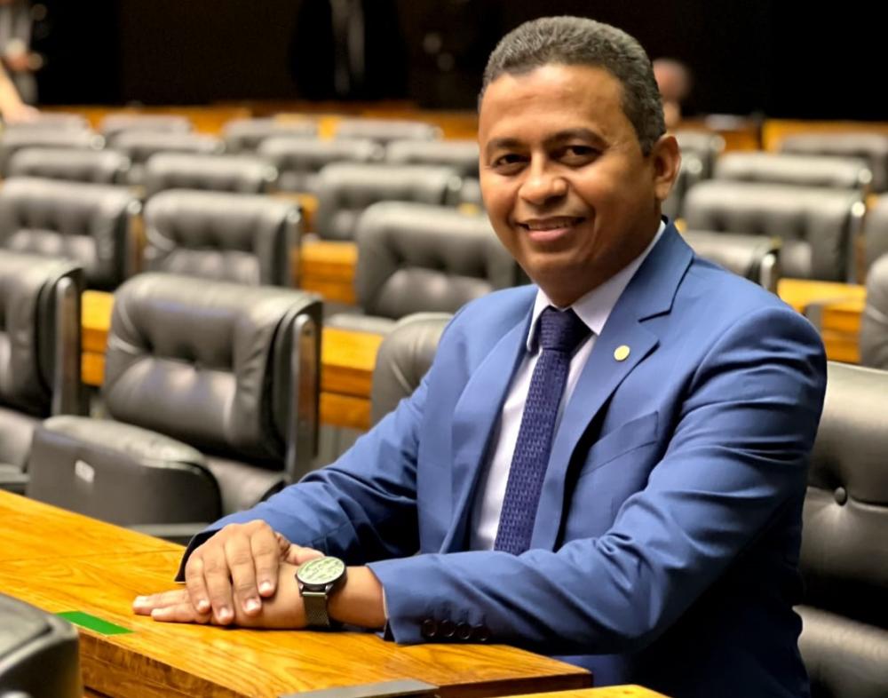 Dr Francisco comemora Bolsa Família sancionado na íntegra pelo presidente Lula 