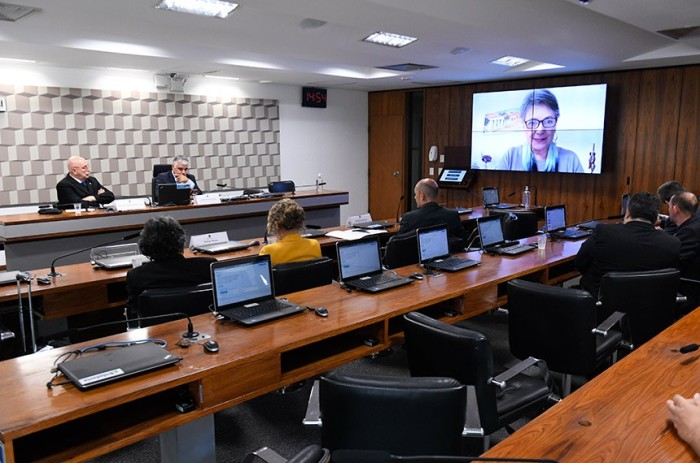Falta de dados e de investimento emperra política de prevenção a suicídio, aponta debate