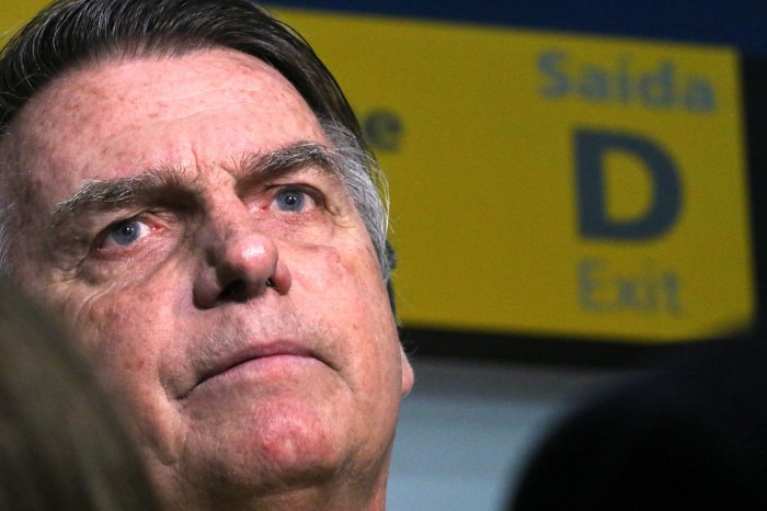 Ministro envia ao TCU decisão que condena Bolsonaro à inelegibilidade