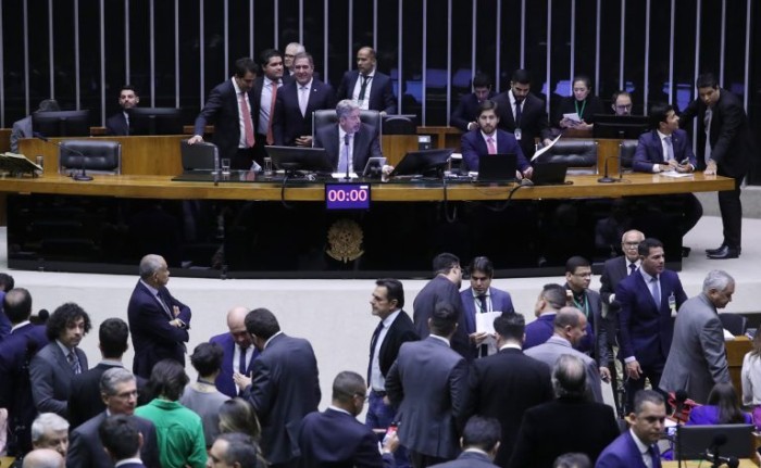 Câmara pode votar hoje projetos da pauta econômica