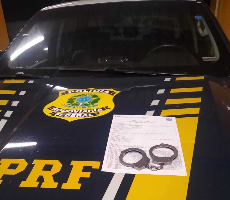 Caminhoneiro não paga pensão alimentícia e é preso pela PRF em Floriano-PI 