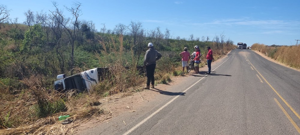 Acidente de ônibus entre Canto do Buriti e Eliseu Martins deixa morto e vários feridos 