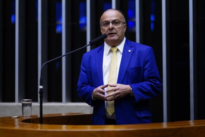 Projeto prevê uso de coletores de resíduos sólidos nos bueiros