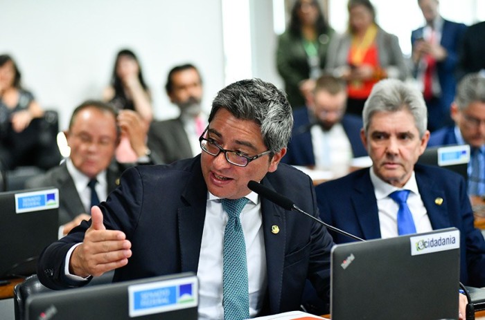 Isenção de tributos para reforma de pneus vai à CAE