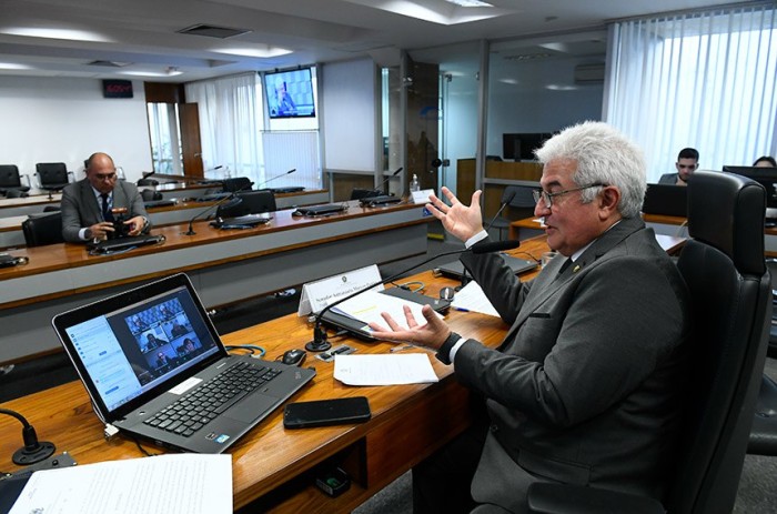 Audiência na Comissão de Educação destaca contribuição dos biofísicos