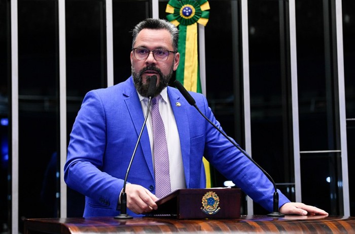 Rick explica importância de projeto aprovado de assistência no pós-parto