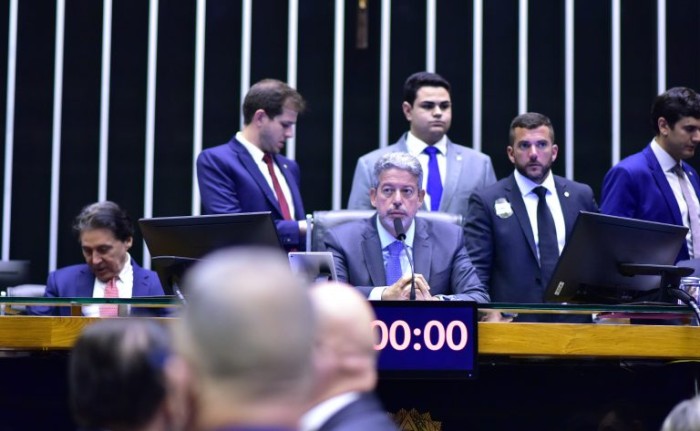 Deputados analisam projeto que proíbe bloqueio de recursos do INPI; acompanhe