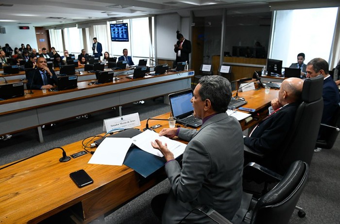 Comissão aprova MP que integra o uso dos tíquetes-refeição