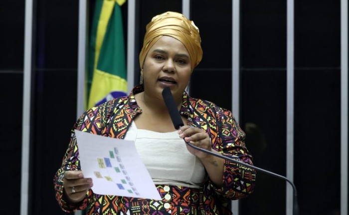 Relatora defende política de cotas nas universidades; acompanhe