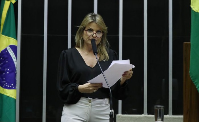 Câmara aprova criação de campanha para incentivar diagnóstico precoce do mieloma múltiplo; acompanhe