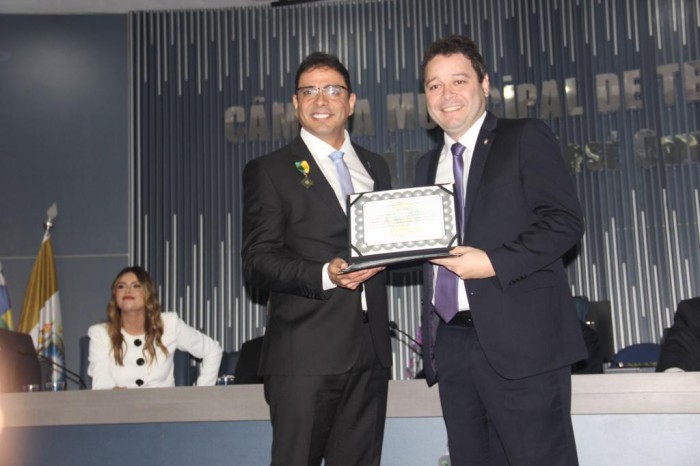 Procurador-geral do Estado do Piauí recebe medalha do Mérito Legislativo