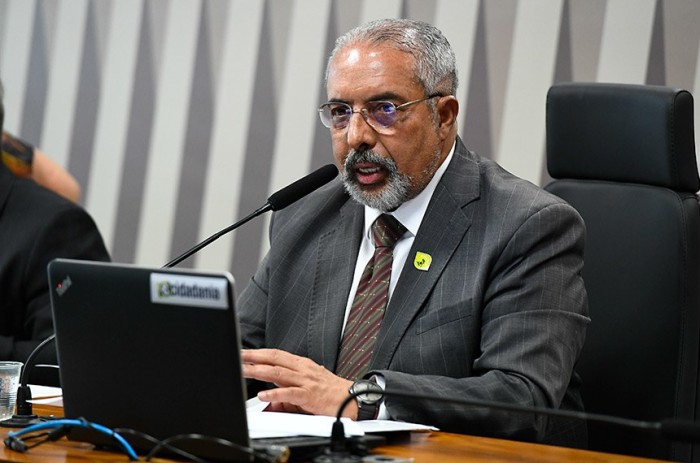 CDH aprova projeto contra discriminação por raça em relações de consumo