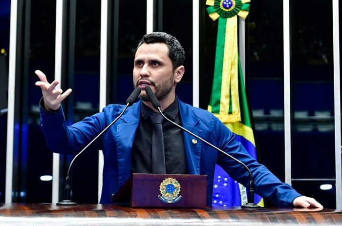Cleitinho critica proposta de volta do imposto sindical obrigatório