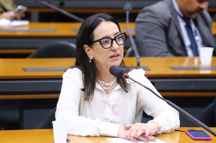Projeto eleva para R$ 300 mil o valor de carro novo que garante benefício fiscal a pessoa com deficiência
