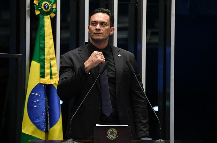 Styvenson defende aprovação de exame toxicológico para posse e porte de arma