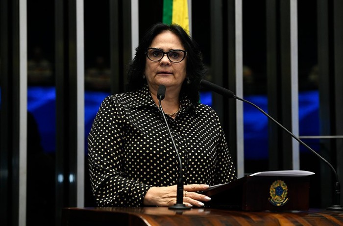Damares critica prisão de ex-diretor da PRF na Papuda