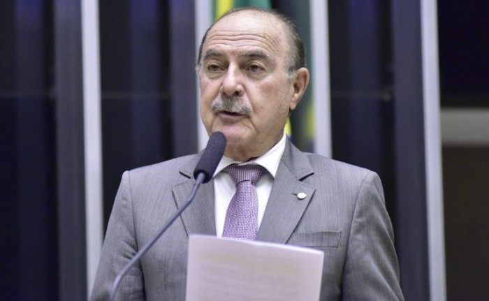 Comissão aprova projeto que institui política de saúde vocal no SUS