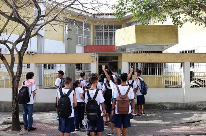 Vetado fornecimento obrigatório de uniforme escolar na educação básica