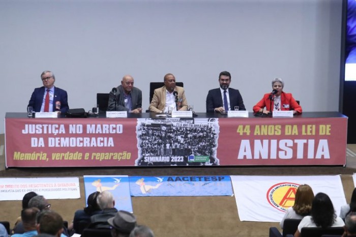 Debatedores cobram orçamento para Comissão da Anistia