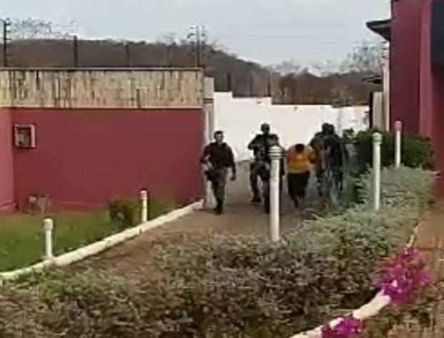 Assaltante é preso em motel após assaltar mulher em caixa eletrônico em Oeiras
