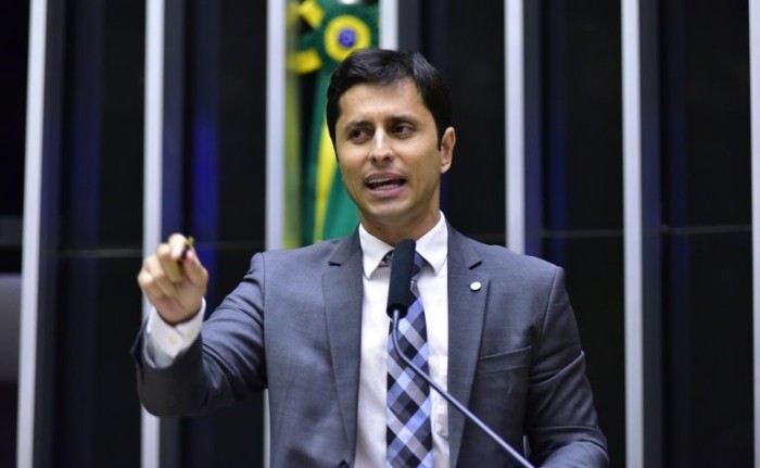 Comissão aprova projeto que dá prazo de 48 horas para a conexão de imóveis à rede de energia elétrica