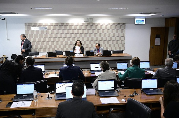 Projeto que prioriza reciclagem de baterias elétricas vai à Câmara