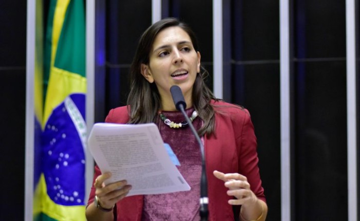 Câmara aprova atendimento educacional diferenciado a alunas mães, gestantes e lactantes