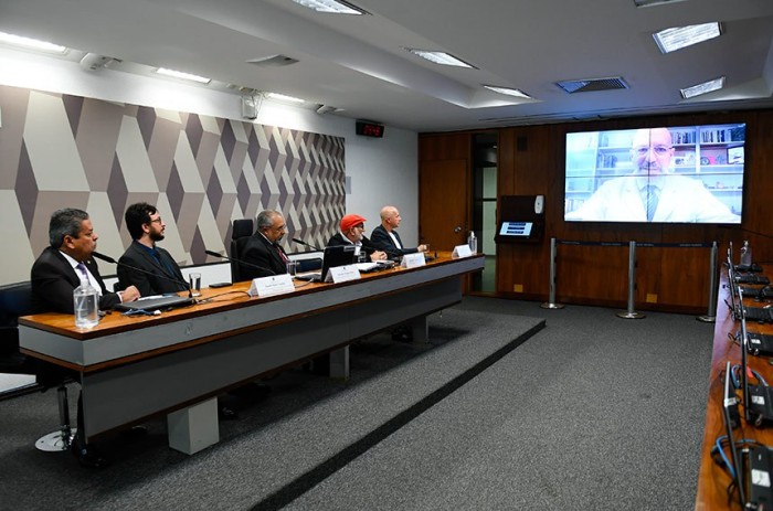 CAS: debatedores divergem sobre regulamentação do exercício da acupuntura