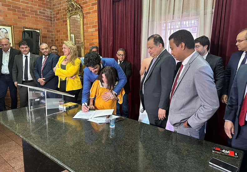 Deputado Dr. Marcus Vinícius assume mandato na ALEPI