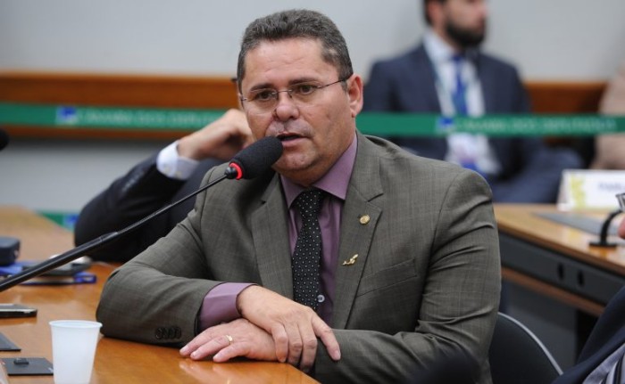 Comissão aprova proposta que torna crime a violação de bagagem para o tráfico de drogas