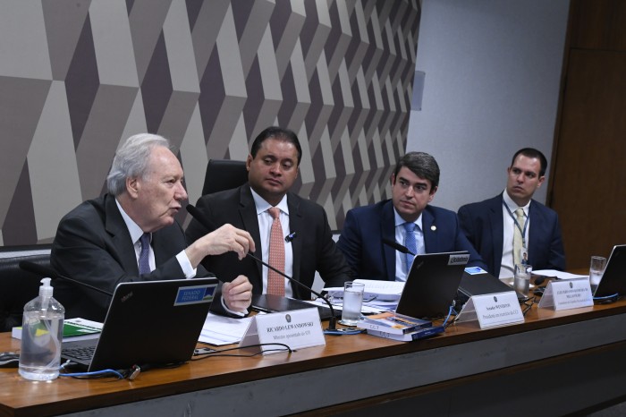 Nova lei do impeachment trará segurança jurídica e equilíbrio institucional, aponta debate