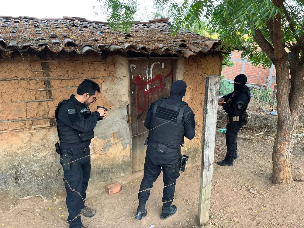Operação Cerco Fechado: Polícia cumpre mandados de prisão contra suspeitos de crimes violentos pelo Piauí